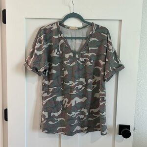 Mazik Women's M Short Sleeve Camo V-Neck Pleat Tee Shirt Green Brown Gorpcore